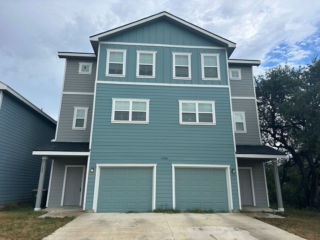 Foto principal - Townhome for Rent