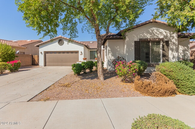 Building Photo - 2206 W Fawn Dr