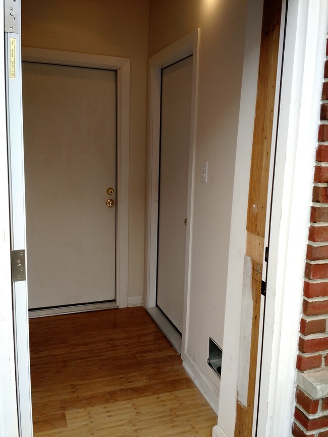 Entrance - 1613 Ellsworth St