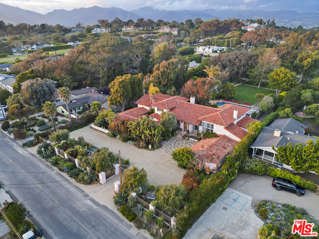 Foto del edificio - 7332 Birdview Ave