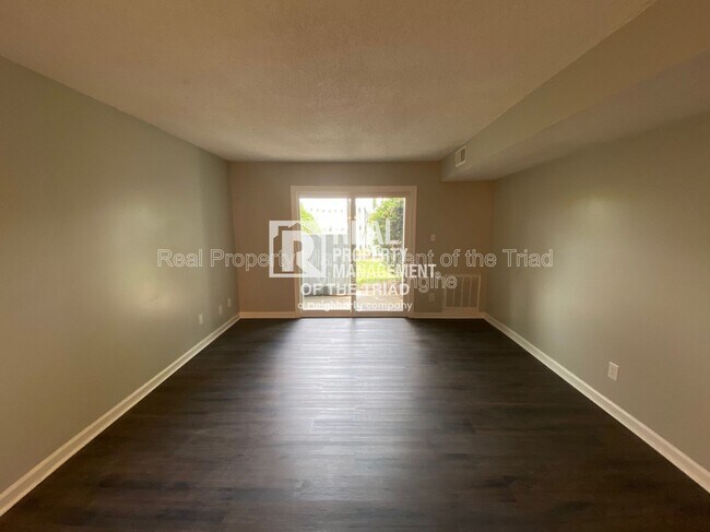 Foto del edificio - 2616 Randleman Rd
