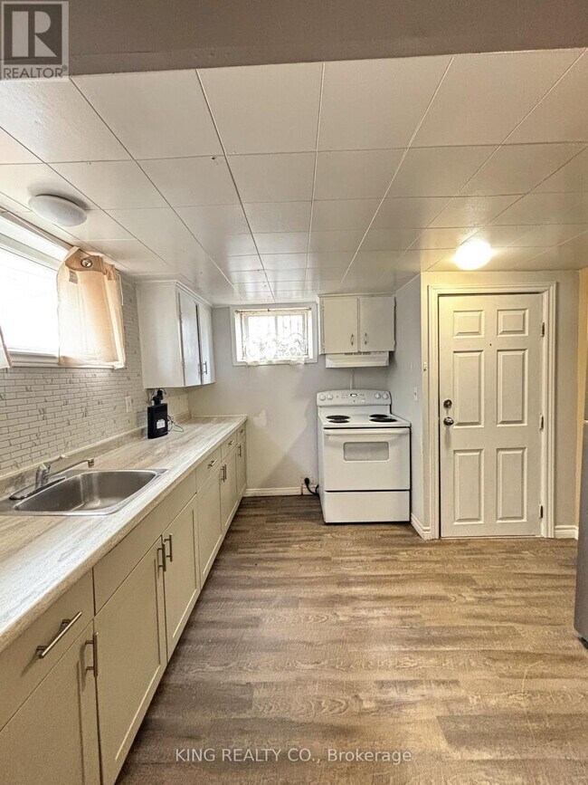 Building Photo - 58 Carlton St