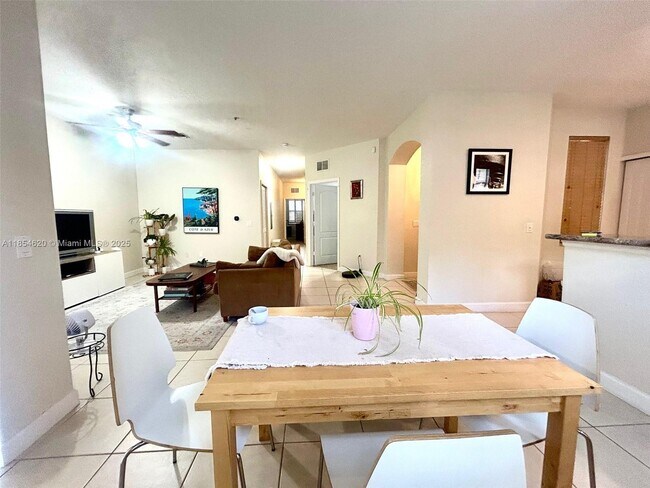Foto del edificio - 1104 Shoma Dr
