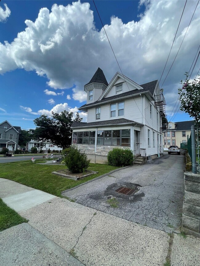 Building Photo - 187 Fisher Ave