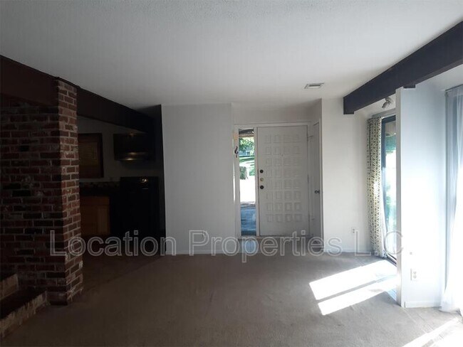 Building Photo - 2604 University Dr