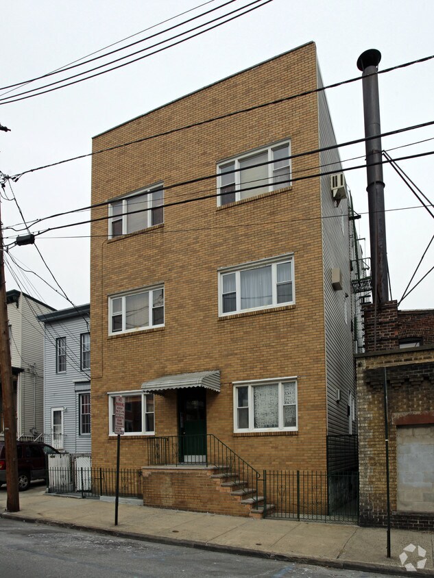 Primary Photo - 410 17th St
