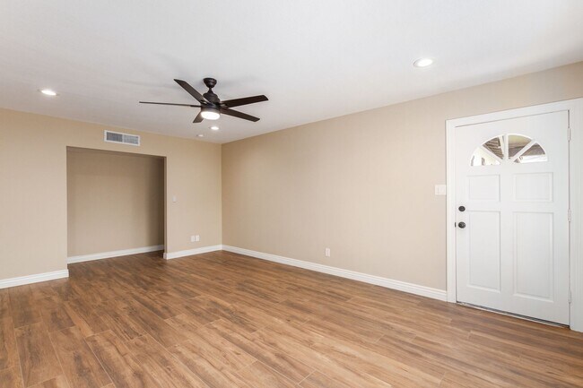 Building Photo - Beautiful Remodeled 4 bedroom 2 bath home ...
