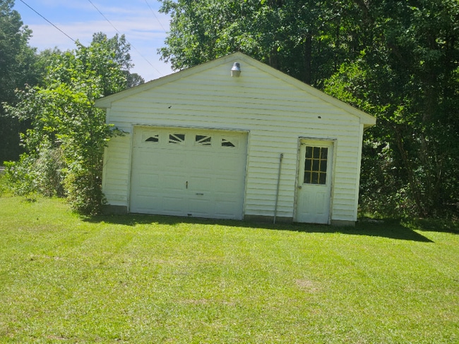 Building Photo - 6139 Skeeter Pond Rd