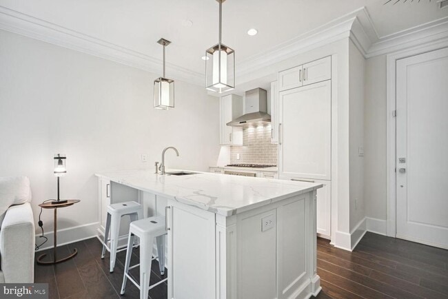 Building Photo - 1108 16th St NW