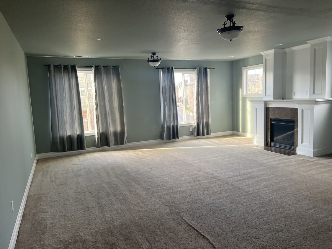 Photo - 1526 NE Market Dr (Fairview, OR)