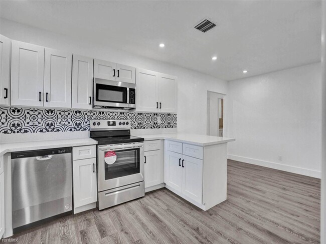 Building Photo - 4 br, 2 bath House - 5724 SW 18th St # 5724