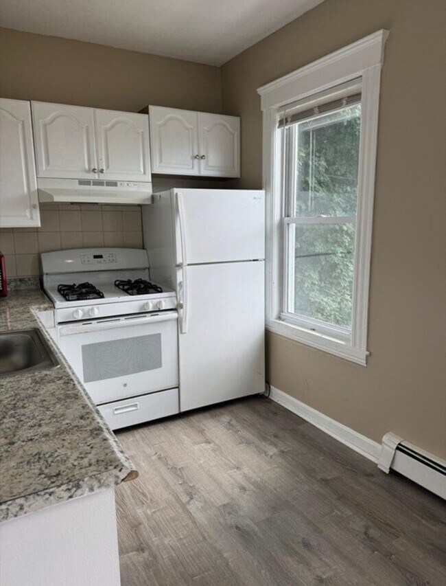 Building Photo - Hillside Residence