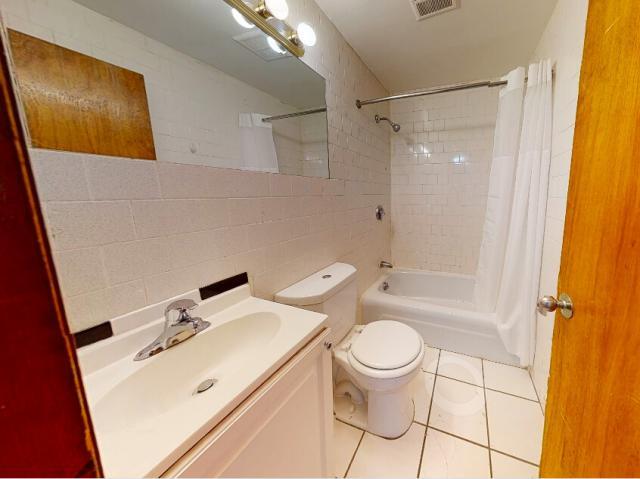 Building Photo - bedroom in Brookline MA 02446