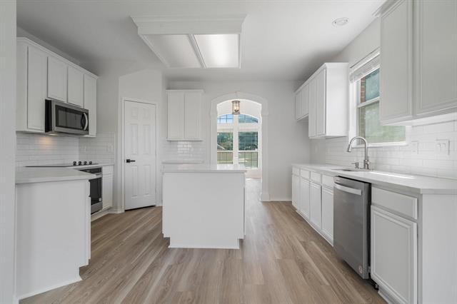 Building Photo - 223 Briar Oak Dr