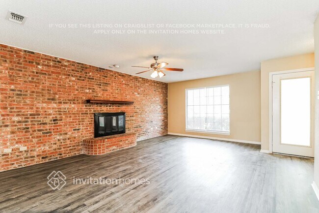 Foto del edificio - 3801 Devonaire Dr