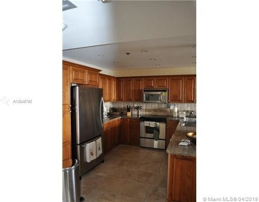 Building Photo - 201 Crandon Blvd