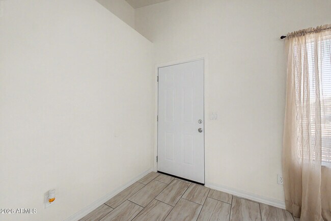 Foto del edificio - 8563 W Mission Ln