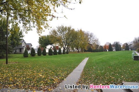 Building Photo - 16104 Foliage Ave W