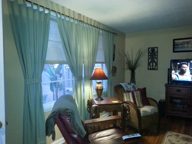 Foto del edificio - 3637 1/2 Myrtle Ave