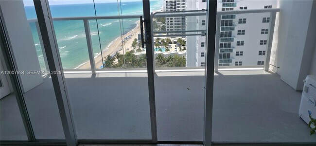 Foto del edificio - 2751 S Ocean Dr