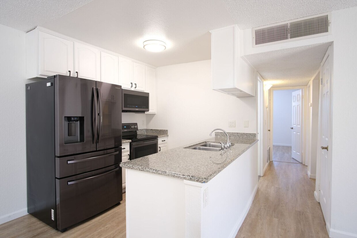 Foto principal - Price Reduction!!! Charming 2-Bedroom, 2-B...