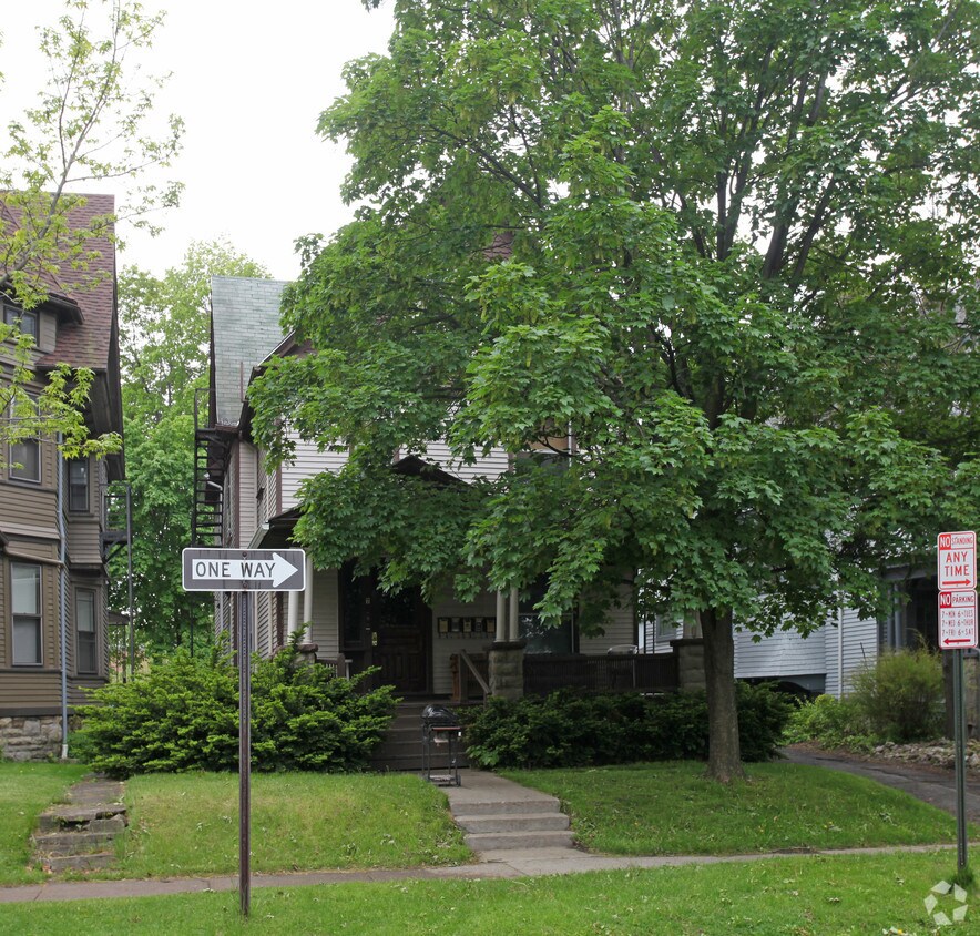 Primary Photo - 7 Birch Crescent