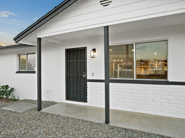 Building Photo - Mesa remodeled home