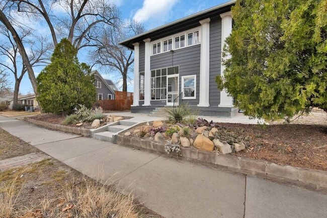 Photo - Renovated 2 Bedroom in Downtown Victorian Complex House