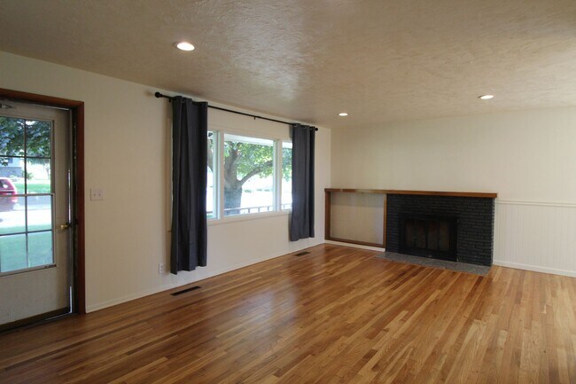 Building Photo - 3403 E 22nd Ave. Spokane, WA 99223 - NuKey...