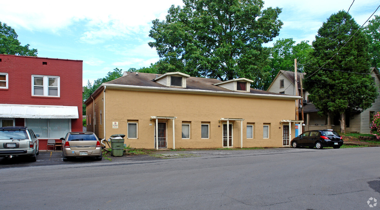 Building Photo - 707-715 Cates St