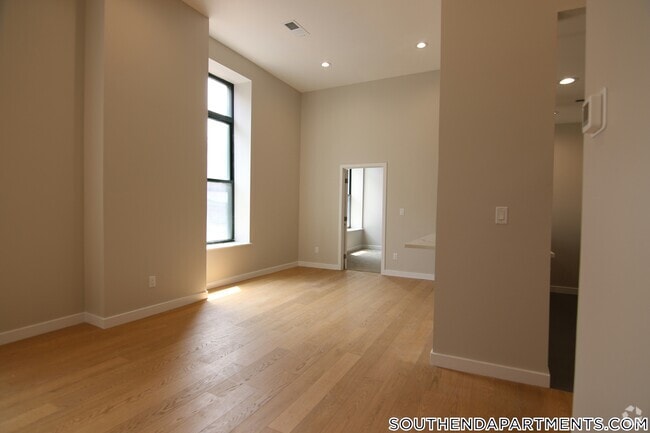 Building Photo - 1661 Washington St