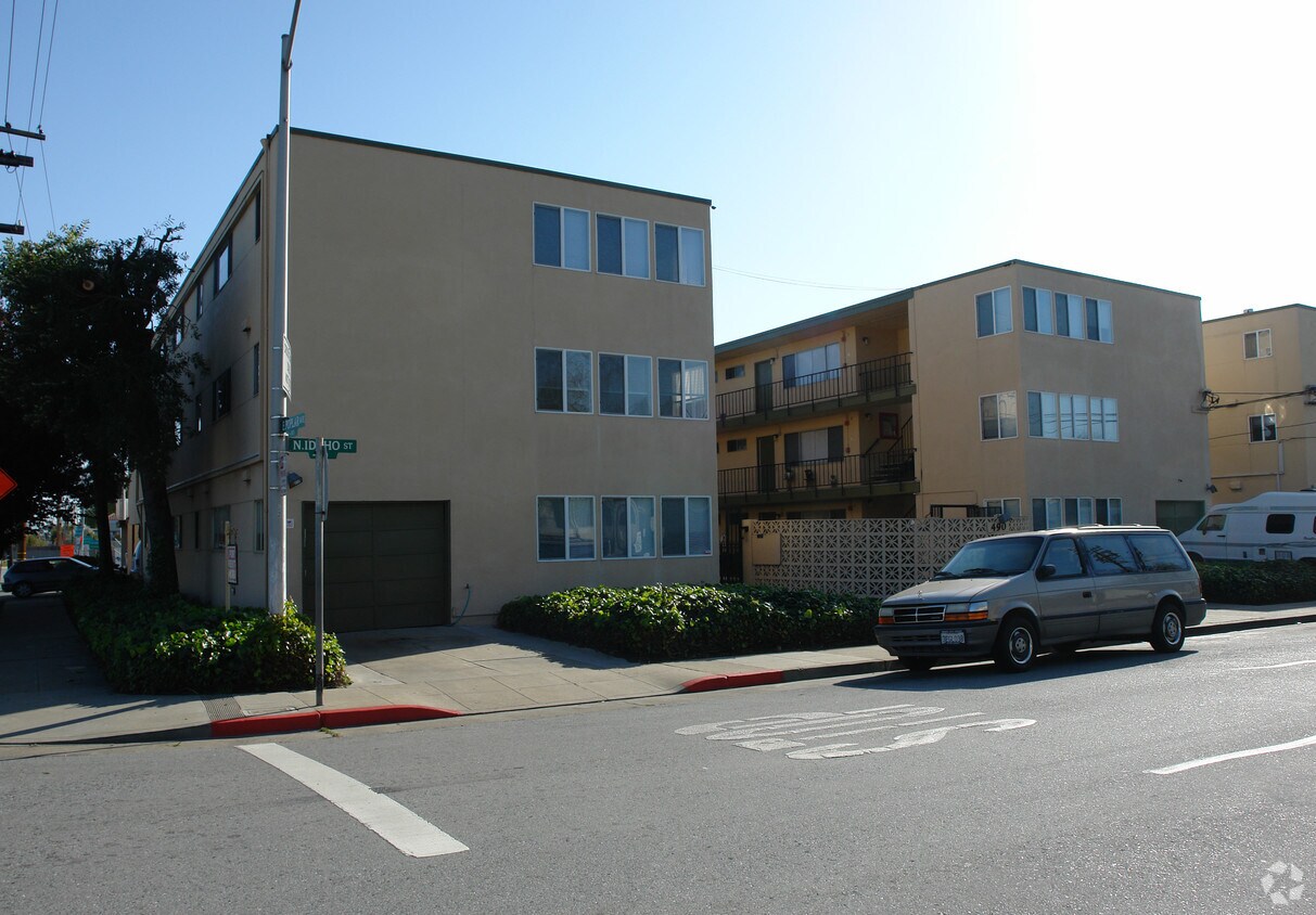 Primary Photo - 490 Idaho St