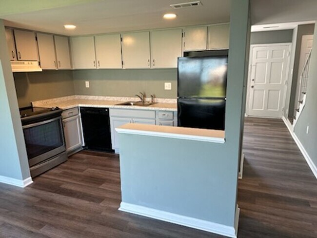 Foto del edificio - Renovated 2 Bedroom Townhouse East Henrico Area