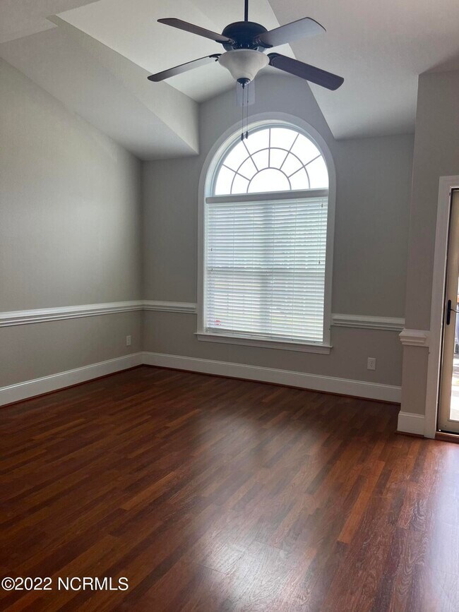 Foto del edificio - 3516 Ellsworth Dr