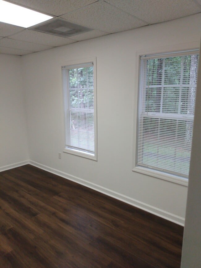 Bedroom, Looking into front yard - 1346 Center Point Rd