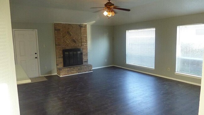 Foto del edificio - 16750 Quail Run Dr