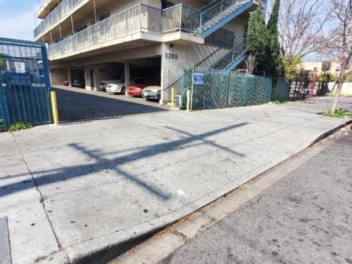 Foto del edificio - 8209-8211 S Broadway
