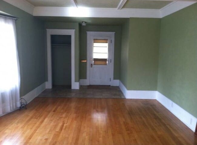 Building Photo - Charming Victorian Home on South Hill