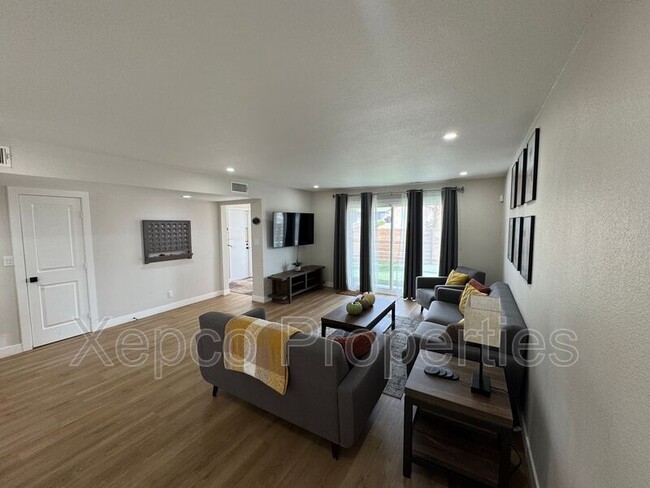 Building Photo - 66735 Buena Vista Ave