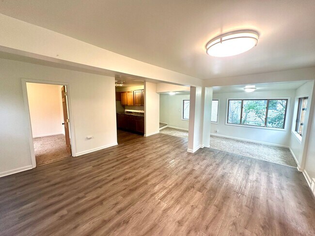 Building Photo - Gorgeous 2 Bedroom Single Family in St Paul!