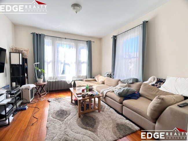 Foto del edificio - 46 Mapleton St