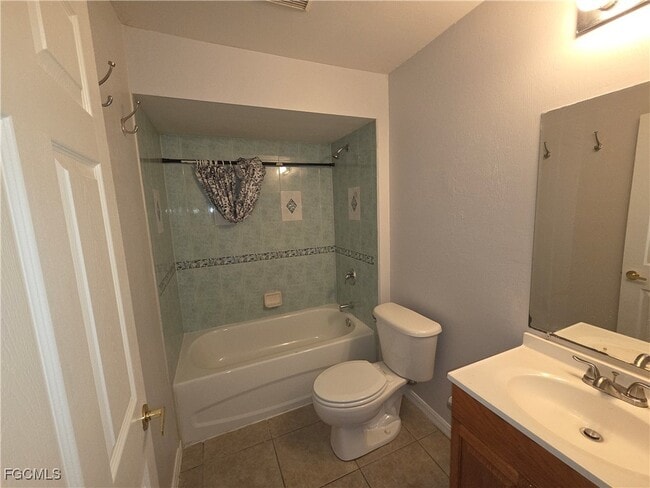 Foto del edificio - 3715 SW Santa Barbara Pl