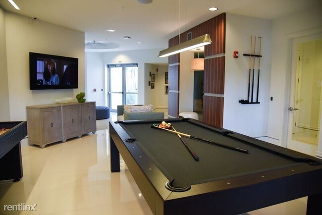 Building Photo - Studio, 1 bath  - 7440 N Kendall Dr