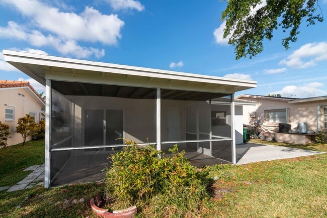 Building Photo - 8524 NW 57th Ct