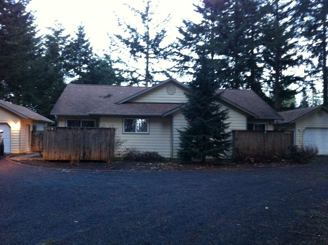 114 N Prairie Rd Unit A, Chehalis, WA 98532 Room for Rent in Chehalis
