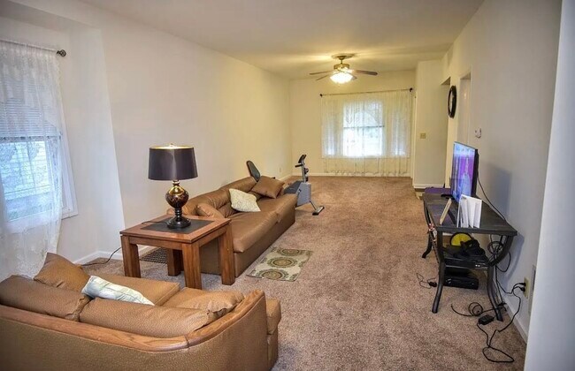 Foto del edificio - 40 Seneca Creek Rd