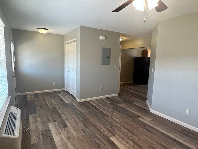 Building Photo - 802 W Tahlequah St