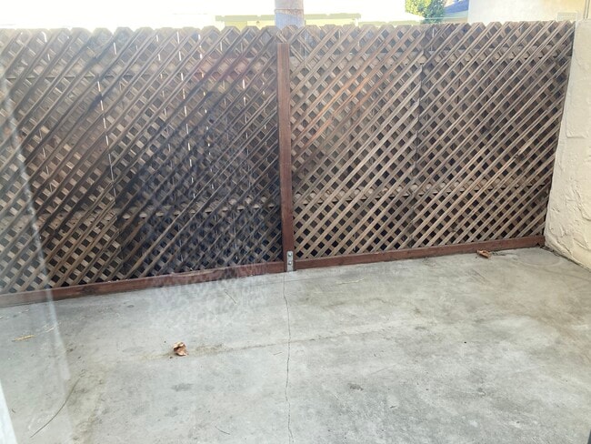 Enclosed patio - 206 S Ventura St