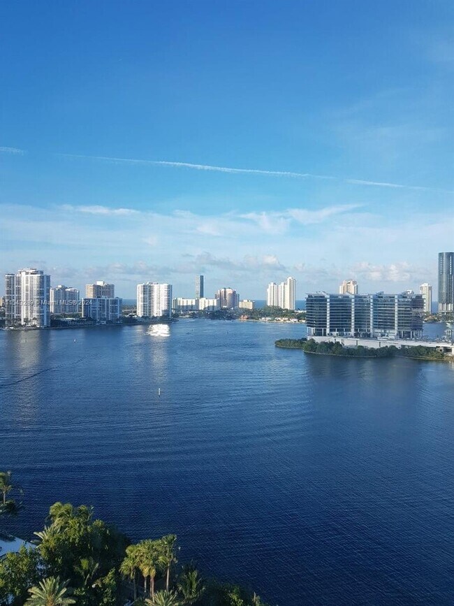 Foto del edificio - 3301 NE 183rd St