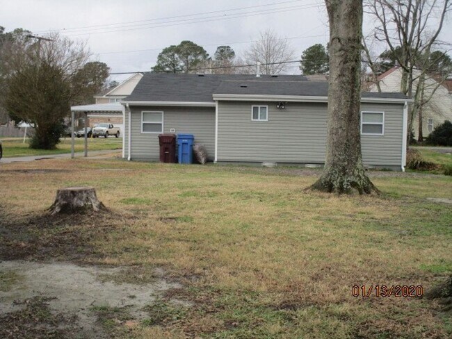 Building Photo - Deep Creek South